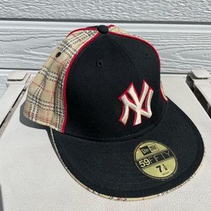 NY Yankees size 7 1/8 fitted baseball cap